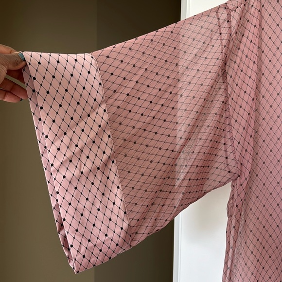 Robe - Picture 2 of 5